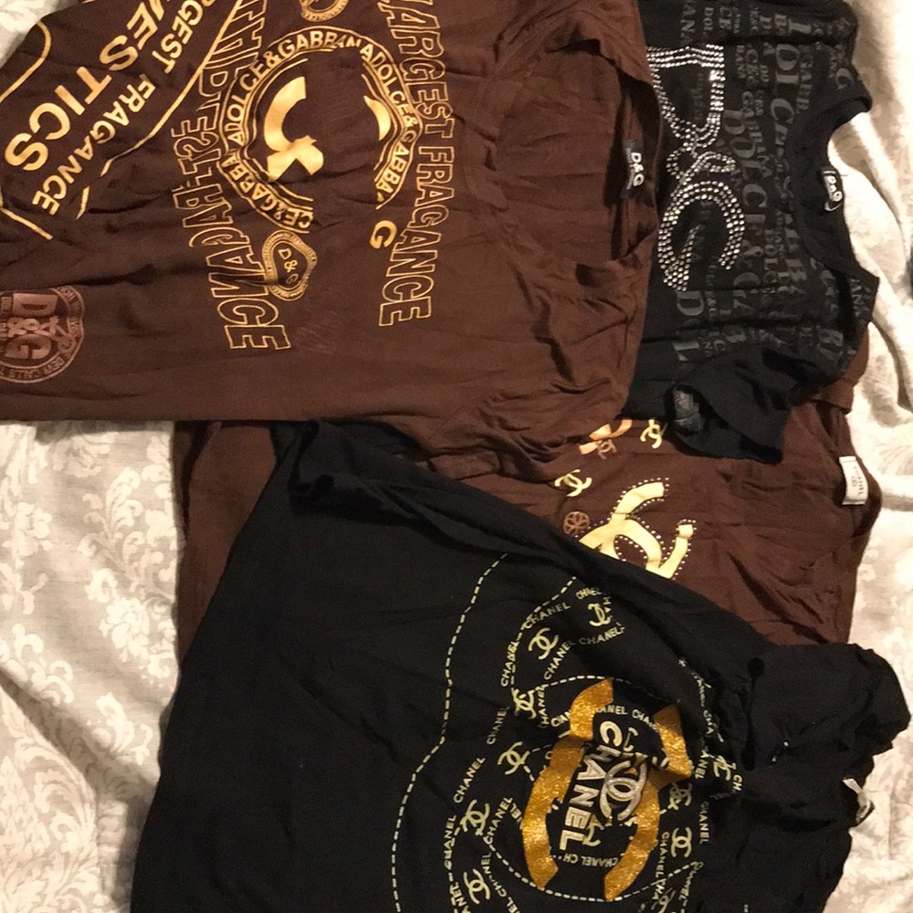 4 -T-shirt’s designer logos but not real